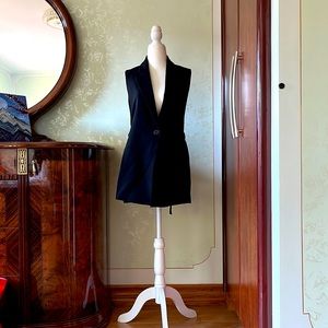 Zara sleeveless blazer